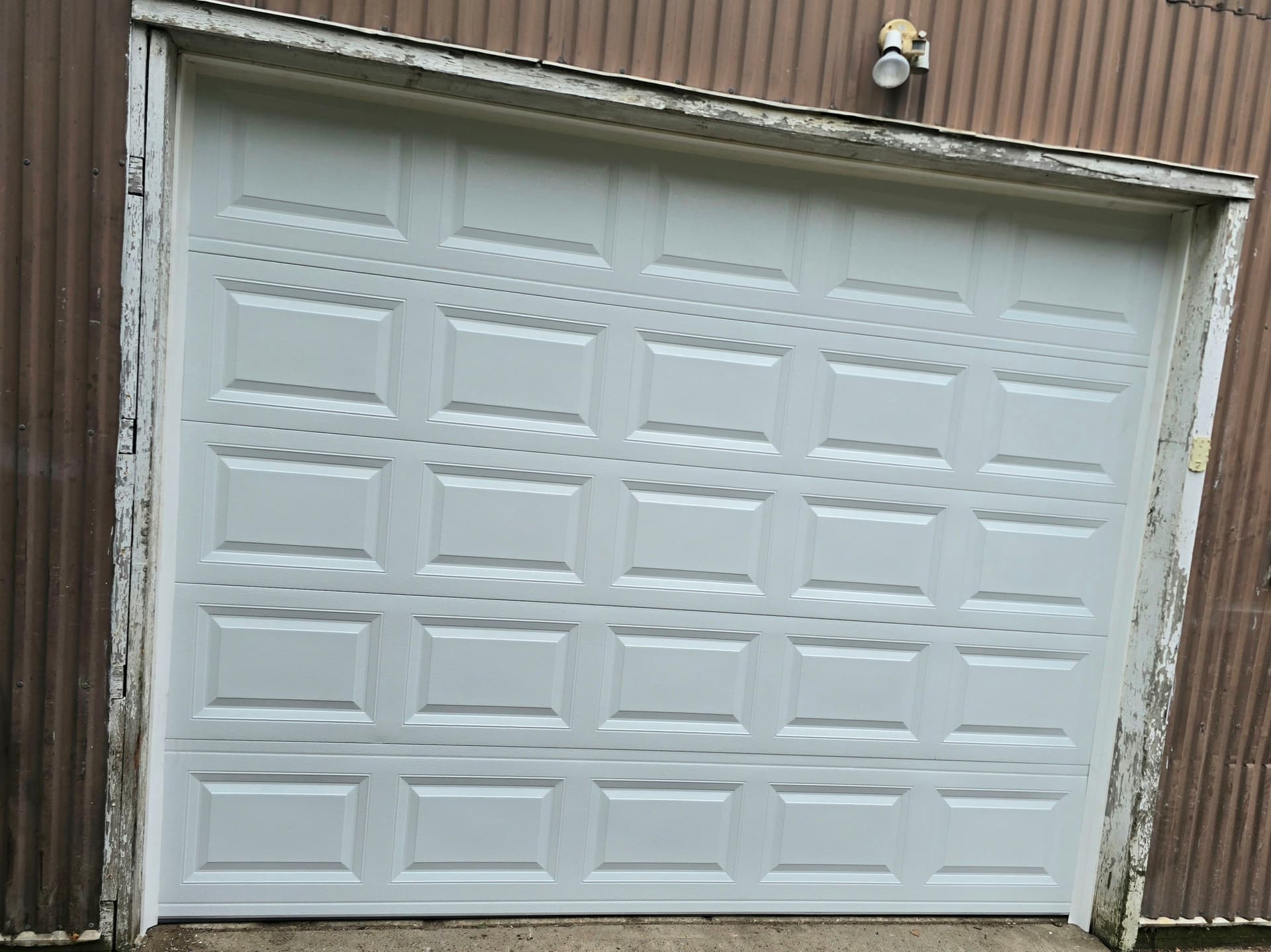 Gallery photos for Worn-Out Garage Door Replaced Clean in Saint Francis Minnesota: Image #2